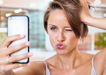 Selfie Pose | Gramhir