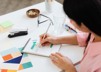 Featured image for: AI for Concept Art: Streamlining the Creative Process (Showcase how professional concept artists use AI to generate rapid iterations. Include a case study workflow from initial prompt to final refined illustration.)