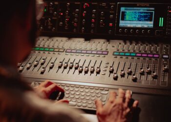 Featured image for: AI in Music Production: Tools and Workflow Integration (Detail specific AI tools for composition, mixing, and mastering. Provide a step-by-step workflow showing how to integrate AI (like AIVA) into a traditional music production process.)