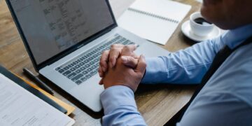 Featured image for: The AI Pilot Project Playbook: From Quick Win to Scalable Success (A detailed guide to planning and executing AI pilot projects. Focus on selecting high-impact, low-risk starters (like document processing), setting 3-6 month timelines, measuring success, and using results to secure executive support for scaling.)